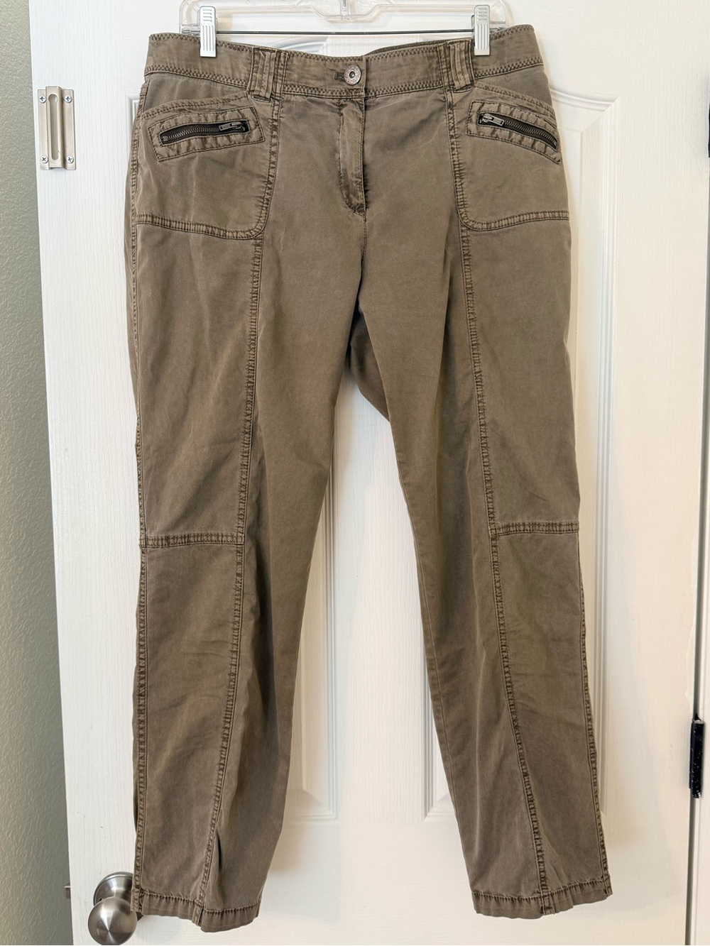 Chico's Olive Green Casual Cargo-Style Pants Zipper Pockets Size 8 Medium Womens